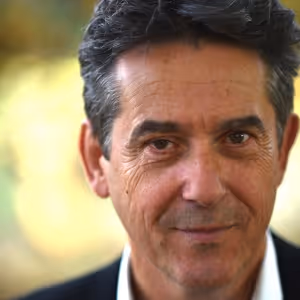 Interview: Adrian Lukis on Reinventing His PRIDE & PREJUDICE Role in BEING MR…
