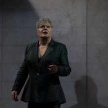 Video: How Eddie Izzard Is Playing All the Parts in HAMLET