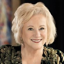 Cindy Fee Voice of The Golden Girls Theme Song, to Perform at THE GOLDEN GIRLS LIVE