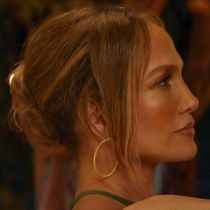Photo: First Look at Jennifer Lopez and Brett Goldstein in OFFICE ROMANCE