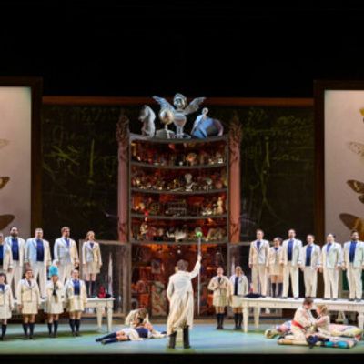Review: COSĺ FAN TUTTE at Four Seasons Centre For The Performing Arts