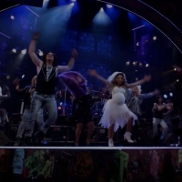 VIDEO: First Look at 'Dead or Alive' ROCK OF AGES at Paramount Theatre - Chicago Theater Video