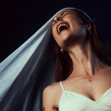 Grace Cummings Releases BLOODHORSE! Title Track Ahead of New Album