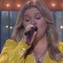 VIDEO: Kelly Clarkson Covers 'Losing My Mind' From Stephen Sondheim's FOLLIES