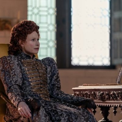 Video: STARZ Unveils New Sneak Peek Clip from THE SERPENT QUEEN Season 2