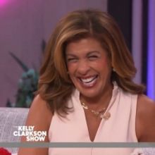 VIDEO: Hoda Kotb Tells Kelly Clarkson About Her Weirdest Habit