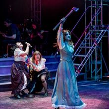 The Umbrella Opens Season with LIZZIE