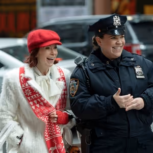 Video: Watch a Theater-Themed Clip From the New Holiday Episode of ELSBETH