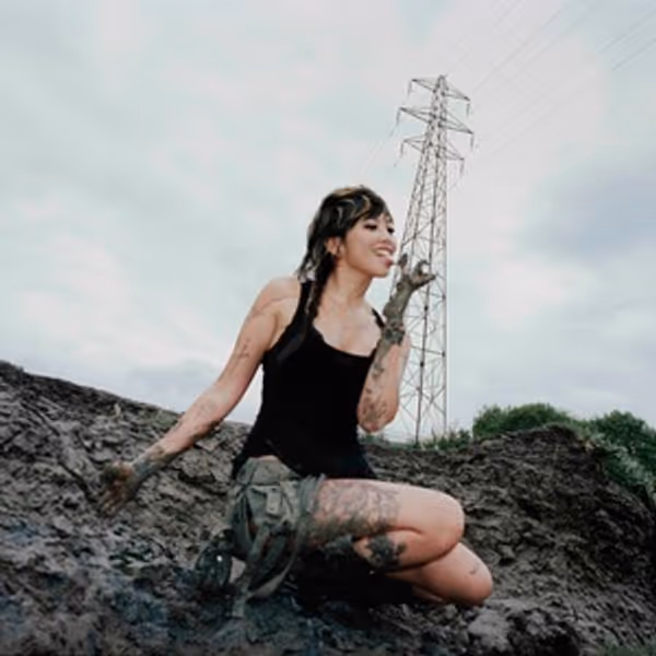 Beabadoobee Releasing 'Pylon' Album with Hayley Williams, Chino Moreno & More Photo