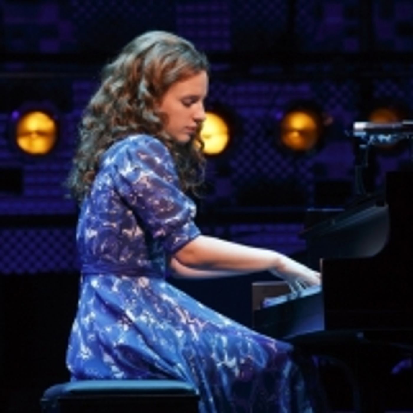 Wake Up With BWW 10/28: Drama League Gala Honors Sutton Foster, and More!  Image