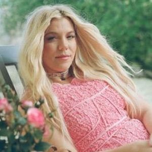 Kimberly Perry Drops Debut Solo EP 'Bloom'