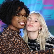 Video: Watch Jennifer Hudson & Reneé Rapp Sing 'Dangerously in Love' By Beyoncé &…