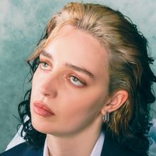 Alternative Pop Visionary GIA FORD Releases New Single 'Falling In Love Again'