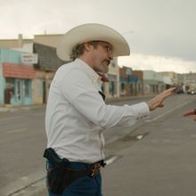 Video: Joaquin Phoenix, Emma Stone, & More Star in Teaser Trailer for Ari Aster's EDD