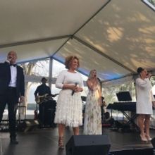 BWW Review: FRÅN BROADWAY TILL DUVEMÅLA at Sund Nergården