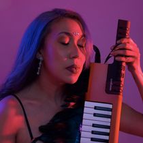 Tina Halma Releases Bilingual Singles 'Gaslight' and 'Presente'