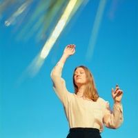Eleanor Buckland Releases Debut Single 'Don't Look Down' July 23
