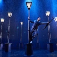 PHOTO: Primera imagen de Iván Labanda en CANTANDO BAJO LA LLUVIA