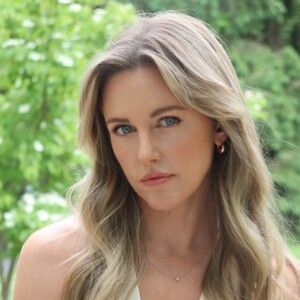 Exclusive: Taylor Louderman on Finding Courage, Embracing Vulnerability and… Video