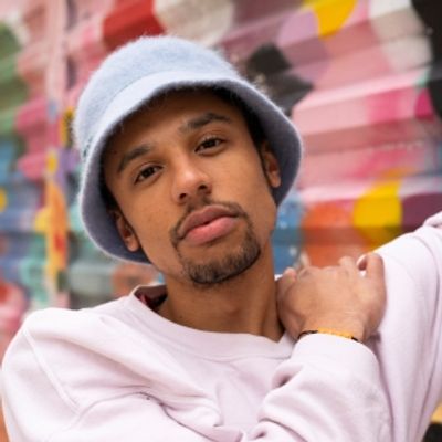 Interview: Oliver Edward of & JULIET at Stage Operettenhaus Hamburg