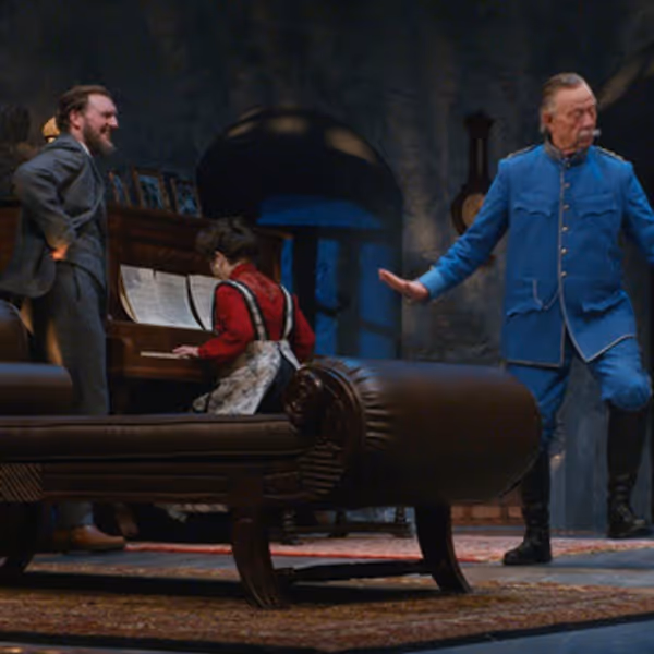 Video: Watch a Preview of THE DANCE OF DEATH at Steppenwolf - Chicago Theater Video