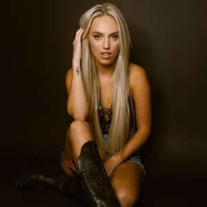 Tracielynn Releases 'Have Yourself a Merry Little Christmas' This Holiday Season