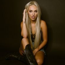 Tracielynn Releases 'Have Yourself a Merry Little Christmas' This Holiday Season
