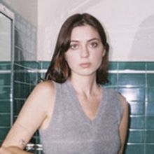 VIDEO: Lizzy McAlpine Releases New 'Doomsday' Video