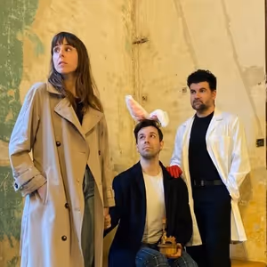 Gara Roda dirige a Paula Malia en la lectura de EL VALS DE BALTIMORE de Paula Vogel