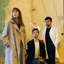Gara Roda dirige a Paula Malia en la lectura de EL VALS DE BALTIMORE de Paula Vogel