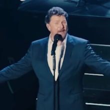 Video: Michael Ball Performs 'Pure Imagination' Ahead of CHARLIE AND THE CHOCOLATE…
