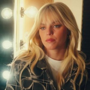 Video: Watch Reneé Rapp Return to the MEAN GIRLS Broadway Theatre to Perform 'Snow…