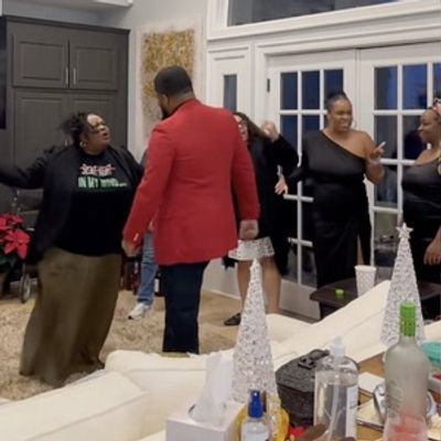 Video: Family's DREAMGIRLS Christmas Lip Sync Battle Goes Viral