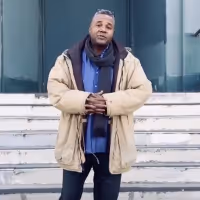 VIDEO: Darryl Maximilian Robinson Performs Two Versions of The Bard's St. Crispin's… Video
