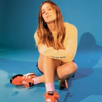 Laura Dreyfuss Shares New Music Video for 'Better Drugs' Video