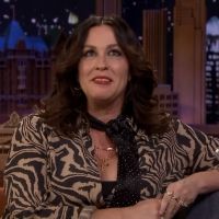 VIDEO: Alanis Morissette Talks JAGGED LITTLE PILL Label Rejections on THE TONIGHT… Video