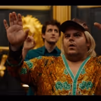 VIDEO: Watch an Interview With Josh Gad & the Cast of AVENUE FIVE Video