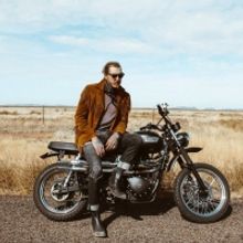 Bones Owens Shares 'When I Think About Love' Video