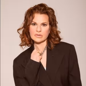 Sandra Bernhard Returns To Joe’s Pub With CAUGHT OFF GUARD This Holiday Season