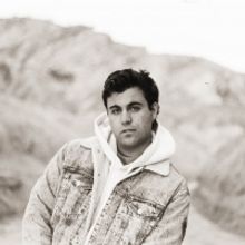 Pop Artist Ian Osher Releases New Single 'Never Alone'