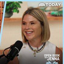 Jennifer Garner and Elin Hilderbrand Talk THE FIVE-STAR WEEKEND, Friendship, and Nantucket