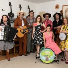 Lisa Loeb & The Hollow Trees to Collaborate on New Album