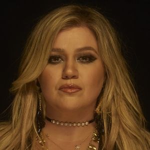 Kelly Clarkson Drops 'i hate love' With Steve Martin From 'Chemistry' Album