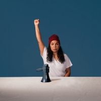 BWW REVIEW: Belvoir's Take On LIGHT SHINING IN BUCKINGHAMSHIRE Attempts To Present Caryl Churchill's Dramatization Of The 17th Century English Civil War For A Modern Era