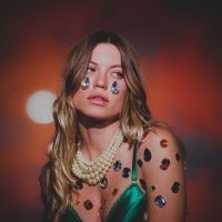 Anabel Englund Drops New Single 'Picture Us'