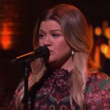 VIDEO: Kelly Clarkson Covers 'It Must Have Been Love'