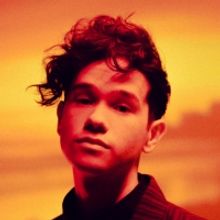 Sebastian Javier Releases Bilingual Companion Singles 'Day at a Time' & 'Un Dia a La 