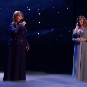 Video: Susan Boyle Performs 'I Dreamed a Dream' With the West End Cast of LES…