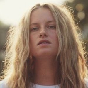 Video: Abby Hamilton Debuts New Music Video for 'Soccer Field'