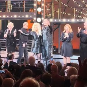 Video: Long Island Medium Theresa Caputo Sings 'Sweet Caroline' with Cast of A…